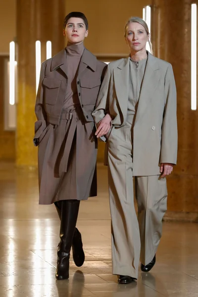 Look 25